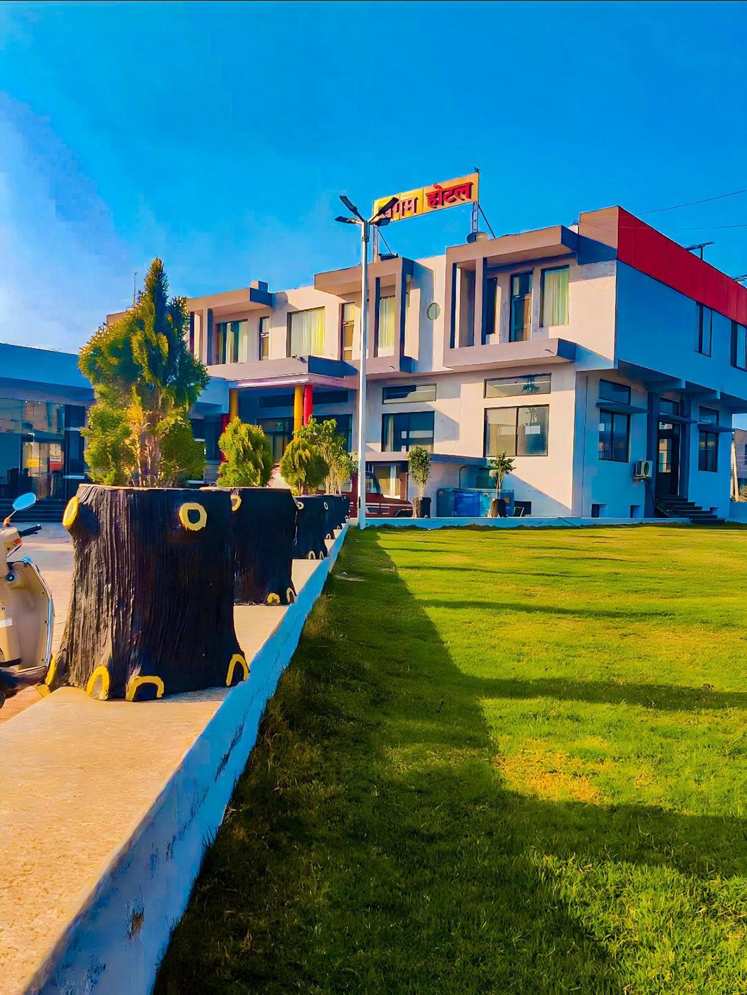 Chirawa Sangam Hotel מראה חיצוני תמונה